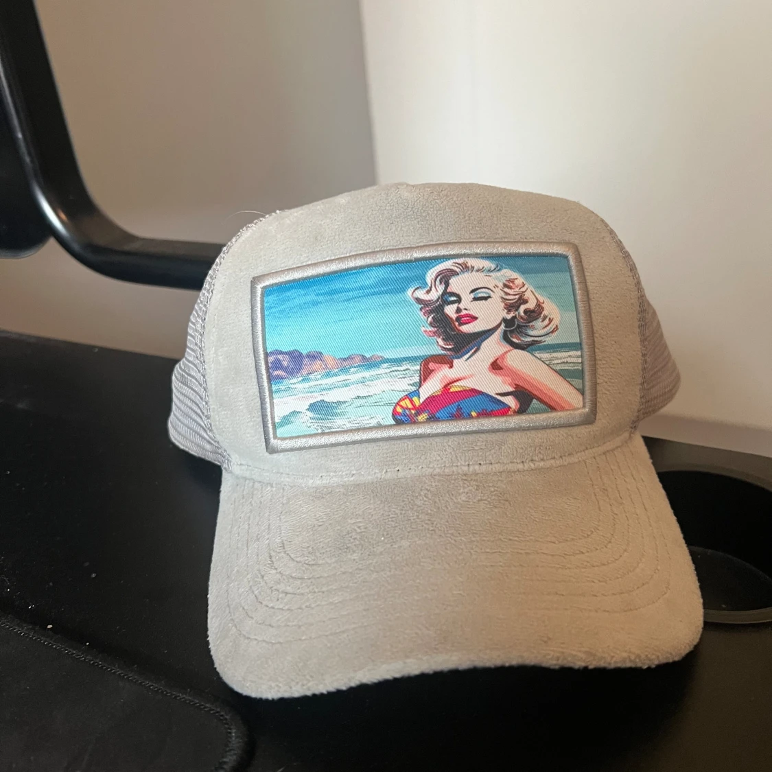 Säljer denna keps från revenite