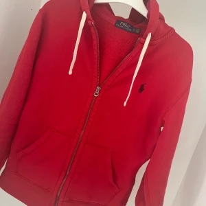 Ralph louren Zip - Lite urtvättad nertill. Sitter väldigt bra. Nypris 1800 köpt i Miami. 