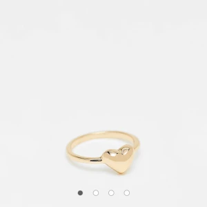 Ring - Säljer denna ring i xs💗 ej använd, helt ny!