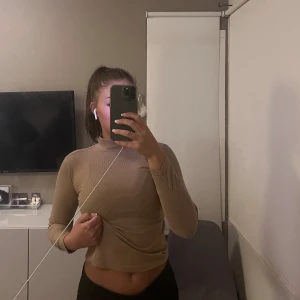 Tröja basic - Basic tröja aldrig använd