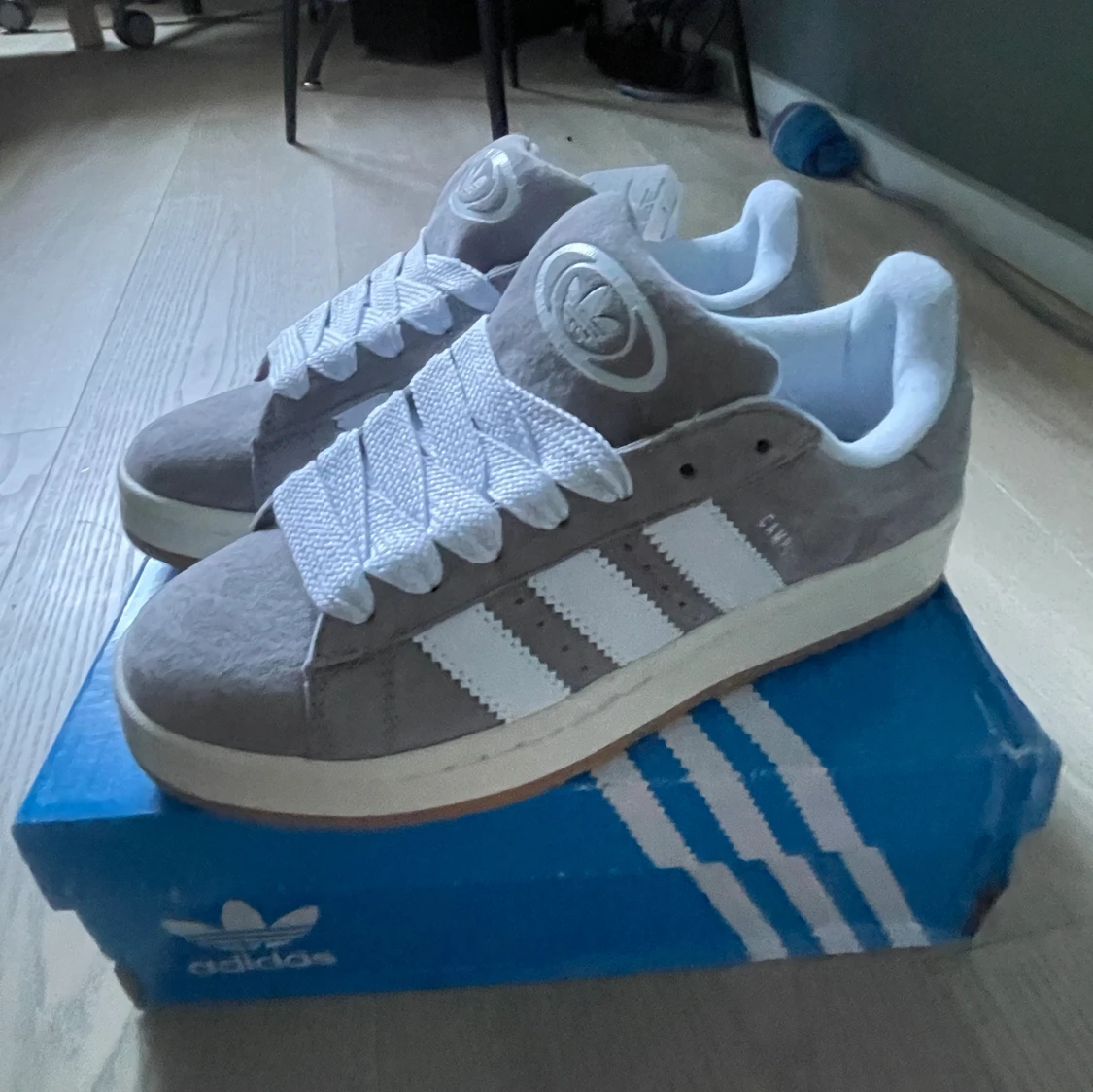 Adidas campus 00s gray white”