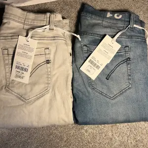 Tja säljer mina Dondup jeans grå köpta på nk blå på United fashion båda är i bra skick runt 7-8/10 där de grå har lite smuts vid ena benet vilket borde gå bort om man tvättar de kan tänka mig gå ner i pris vid köp av båda storleken är 31 annars 800st