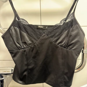 Satinlinne - Svart satin linne, knappt använt