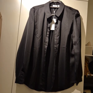 Silkesblus  - Silkesblus, fina detaljer. Köpt för 360kr.