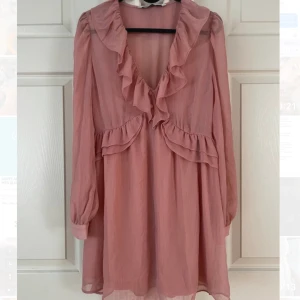 Zara klänning  - Superfint skick! Knappt använd🎀