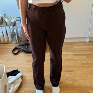 Kostymbyxor  - Kostymbyxor från VeroModa som jag använt 1-2 gånger. Säljer då dem inte kommer till användning men dem är otroligt sköna!