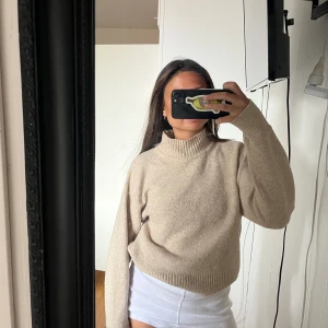 Stickad - Fin beige stickad tröja 