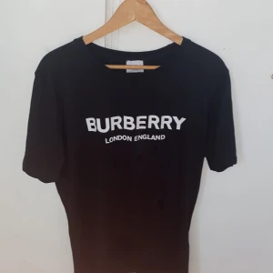 Burberry tshirt  - Jätte bra skick ny och fet tshirt 