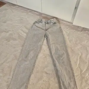 Så fina jeans från h&m i bra skick🙌