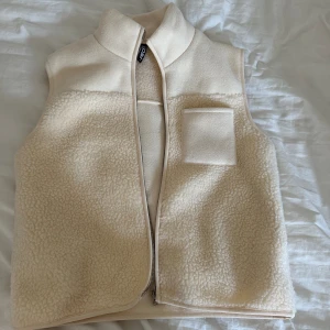 Fleece väst - Väst från Pieces, oanvänd