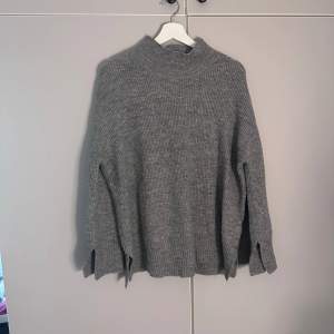 Hej!! Säker en supergosig tröja från lager 157!!💓 använd ett fåtal gånger!💗