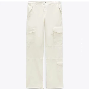 Zara cargos  - Säljer mina cargo byxor från zara. Pris diskuteras vid snabbaffär 