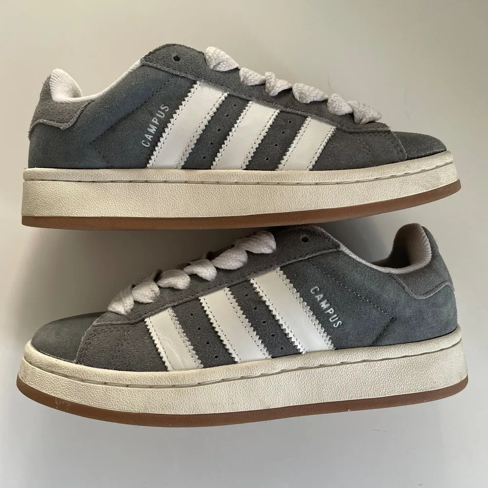 Gråa Adidas Campus 00 Skor
