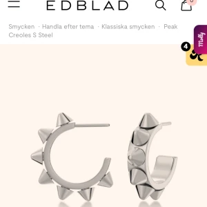 Edblad peak örhängen - Örhängen med nitar från Edblad💖asfina men använder bara guld❤️‍🔥❤️‍🔥rengjorda med piercing desinfektionsmedel 