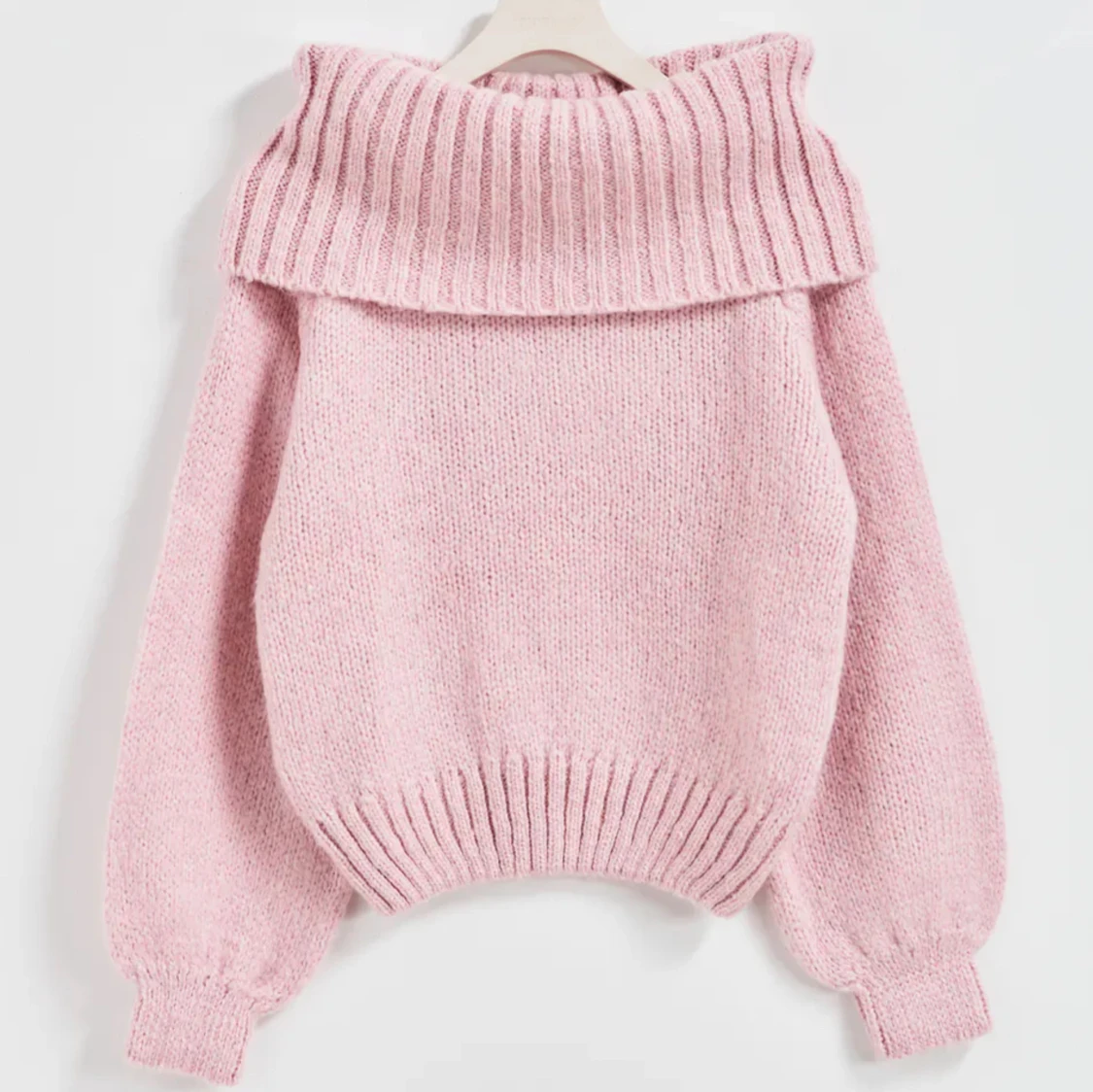 Off shoulder stickad tröja - 90