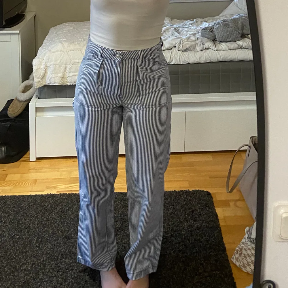 Dessa är så himla snygga men tyvärr alldeles för stora i midjan på mig:( helt oanvända☺️. Jeans & Byxor.