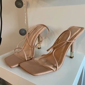 Klackskor - Klackskor från Public Desire i storlek 37. Aldrig använda🌸🌸