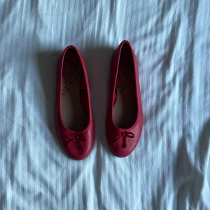 Ballerina skor🩰 - Storlek 39 Råkade beställa fel storlek så har inte använts alls 