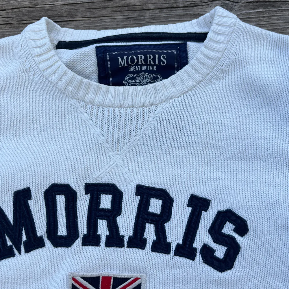 Morris stickad tröja size S. Endast använd vid ett tillfälle, som ny.. Stickat.