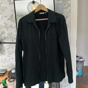Weekday overshirt (M)  - Fint skick bara använd ett fåtal gånger 