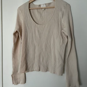 Topp - En topp från H&M, använd en gång :) Superfin och stretchig!