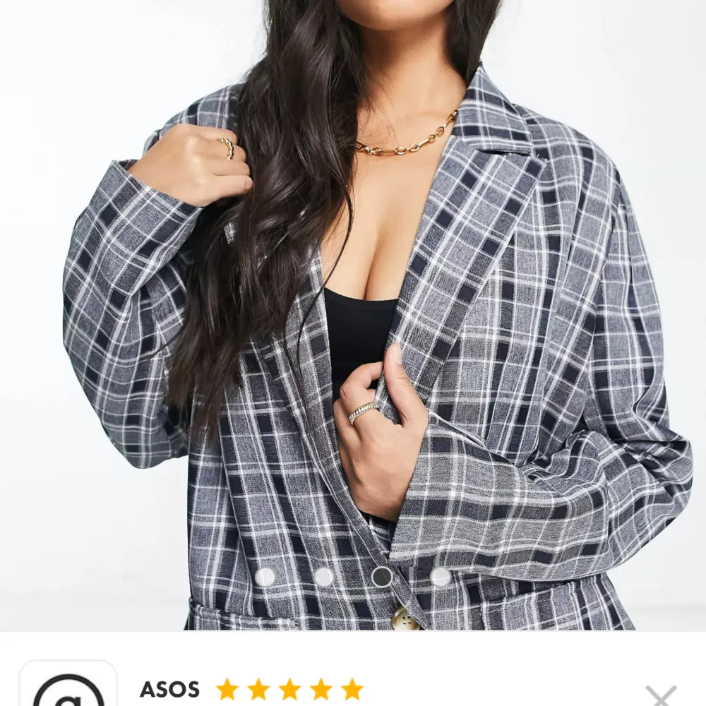 Superfin kostym med kavaj och byxa i stl 36! Ny med lappar. Från Asos Pris 250kr. Kan mötas i Uppsala eller så kan jag skicka mot porto. Oanvänd med lappar kvar . Puvut & Bleiserit.