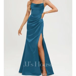 Balklänning jj’s house  - Helt oanvänd balklänning från jj’s house! Den är i färgen ”indigo”. 🥰 Billigare än hemsidan !  Säljer här då retur-frakten är så himla dyr.   