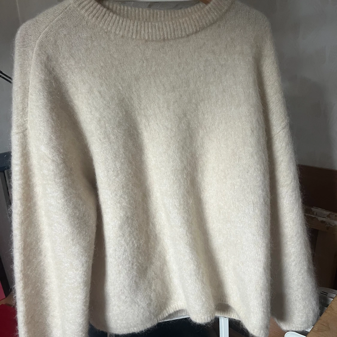 Cremefärgad stickad tröja från hm - 90