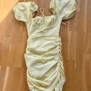 Adoore klänning - Säljes då den är för liten, helt oanvänd