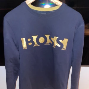 Hugo boss tröja  - Skick 10/10, storlek M = 178-185 cm  Fler frågor skriv privat! 