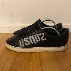 Dsquared2 sneakers  - Säljer nu dessa stilrena dsquared2 sneakers | Storlek 41 | Bra skick | Hör av er vid frågor