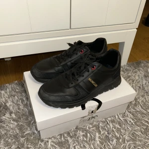 Moncler skor - Använda i typ en timme