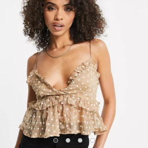 Sommartopp - Säljer denna söta toppen som passar perfekt till sommaren!🌸💐