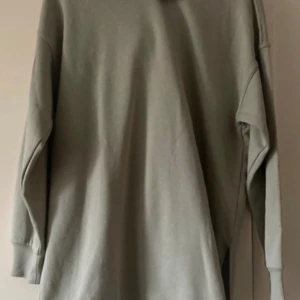 Hoodieklänning  - Ny med prislapp Normal i storlek