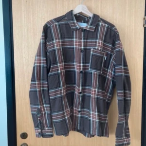 Les Deux Copenhagen shirt - Les Deux Copenhagen shirt in size XL. Used once. Bought for 1600kr. Regular fit. It is made of very good quality cotton. 