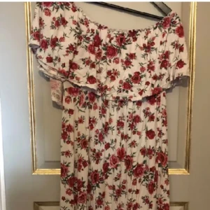 SÖKER !!! L/XL - Söker denna långklänning från H&M i storlek L/XL