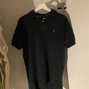 Polo ralph lauren piké - Fin ralph lauren pike i 8/10 skick. Vid eventuella frågor går det bra att höra av sig