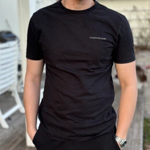Calvin Klein t-shirt - Svart t-shirt från Calvin Klein