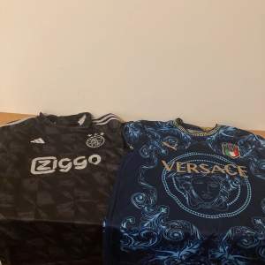 Versace och Ajax fotbollströja