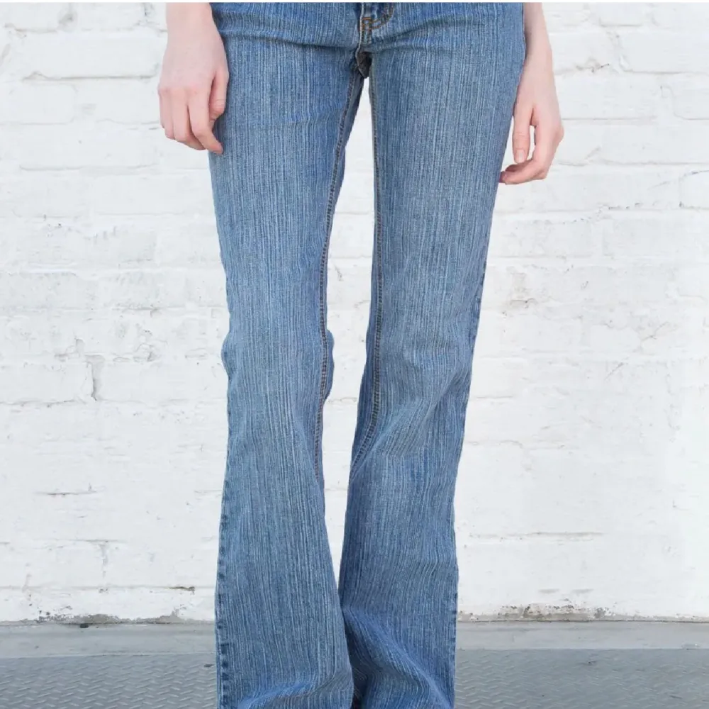 Snygga lågmidjade jeans med midjemått 40 rakt över midjan🩵400kr + frakt. Jeans & Byxor.