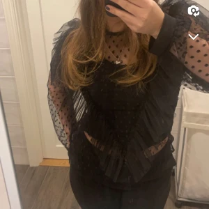 Ida Sjöstedt  - Mesh topp från Ida Sjöstedt 🖤 super fin fest topp som är använt en gång 