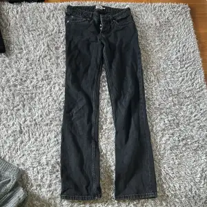 Säljer mina svarta jeans från lager 157,Ny pris 400💞Kom privat för frågor eller diskutering av priset💗