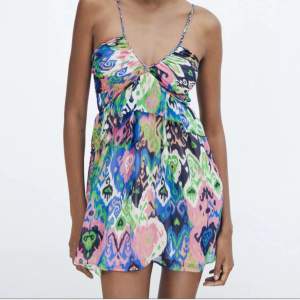 Säljer denna såå fina klänningen!💕Perfekt till sommaren