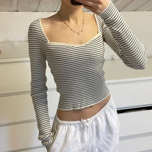 Tröja - Ribbad tröja ifrån h&m i storlek xxs, använt få gånger, 130kr