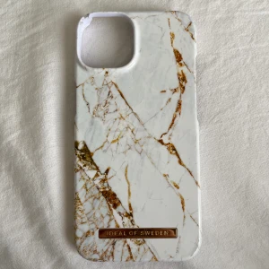 iPhone 13 skal - Säljer mitt så fina skal från ideal of sweden💖💖