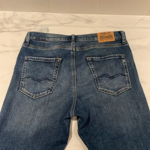 Replay  - Säljer ett par replay jeans i storlek 170 180 Inga defekter alls dem är i riktigt bra skick Säljer dem för 540 Nypris: 800 950
