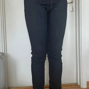 Säljer skinny jeans  - Säljer skinny jeans i storlek 30/32.