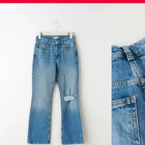 Säljer ett par supersnygga jeans från Gina tricot,använda ett fåtal gånger och jag säljer dom eftersom att de har blivit för små. Originalpris 499kr. Skriv för fler bilder eller frågor❤️