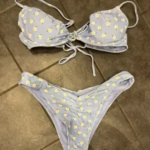 Super fin bikini från hollister som är använd en gång endast. Jätte fint skick och helt fräsch! Tvättad och allt💞💞