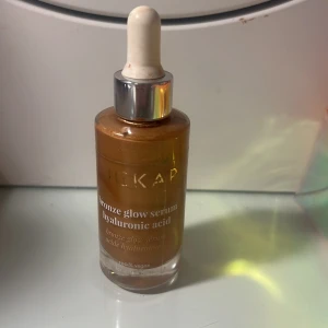 Hickap Bronzer dropps - Nästan oanvänd Bromzer dropps då den inte passar till min hud 🥰använd cirka 2 gånger 